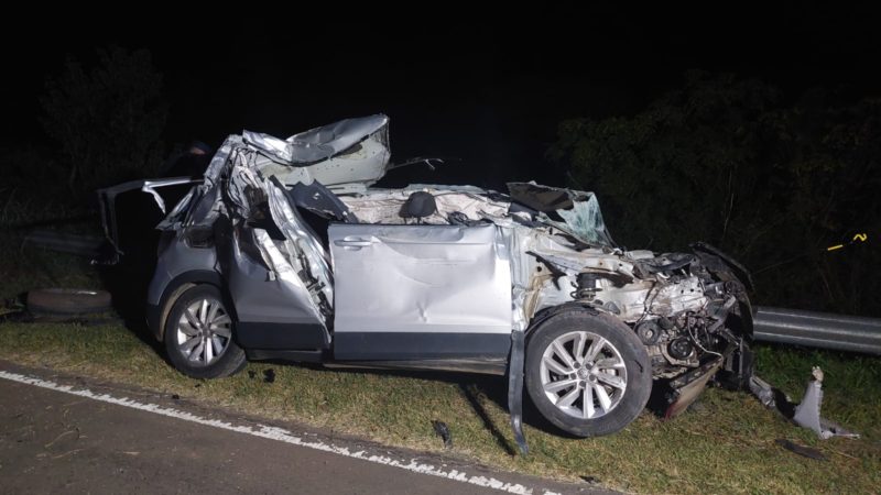 Un automóvil chocó desde atrás a un camión en la Ruta 12 km 616, el auto dió varios tumbos pero afortunadamente no hubo lesionados graves.