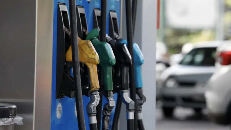 Se redujo un 11,9% el consumo de nafta y gasoil