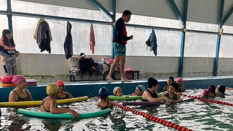 Alumnos de escuelas de La Paz aprenden a nadar con el Programa Entrerrianada