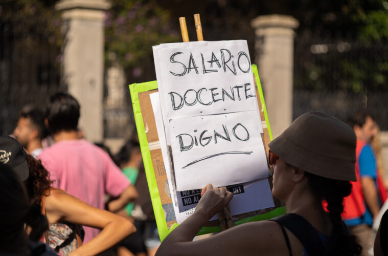 Confirma el Gobierno que no pagará el aumento a docentes