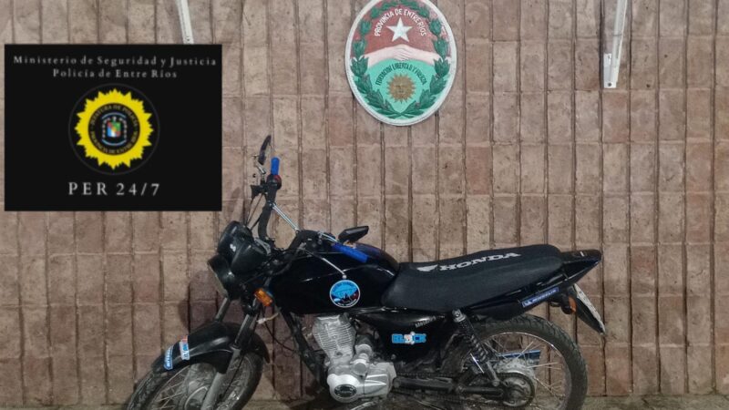 La Policía recupera moto denunciada como sustraida en la puerta de una vivienda