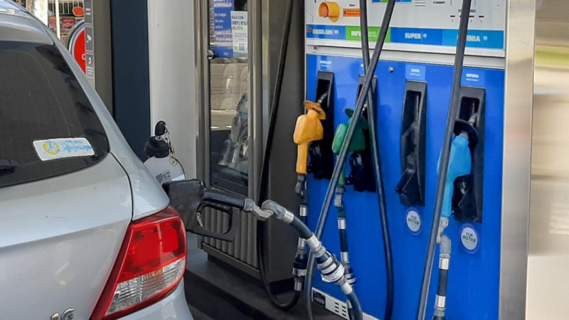 Suben nuevamente los combustibles: estiman que será del 3%