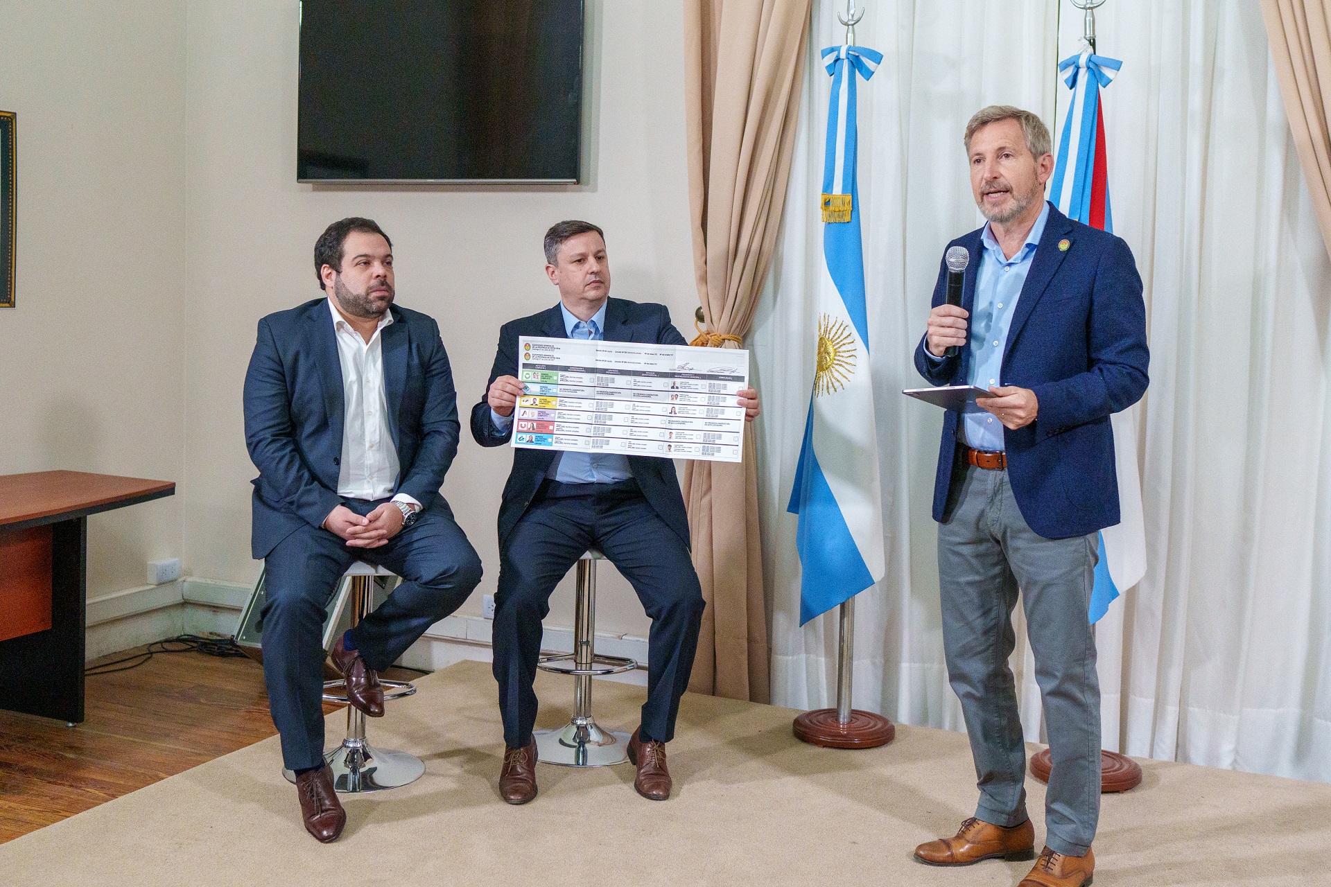 Frigerio elevó a la Legislatura  el proyecto de reforma integral del sistema político provincial