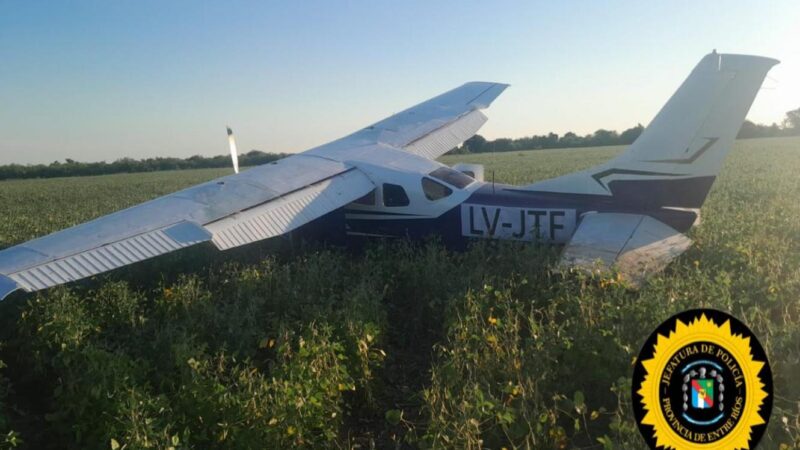 Hallan una avioneta en un campo del departamento La Paz: investigan si llevaba drogas